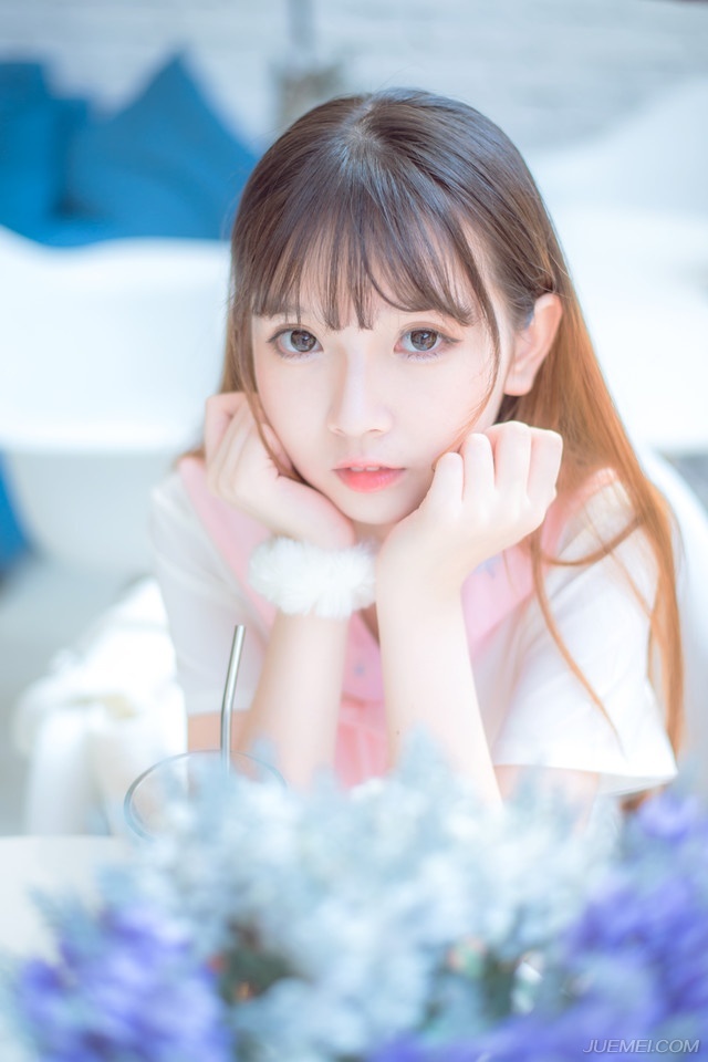 你的生命里有没有这样一个人，总是在你最无助的时候出现，宁可让自己受委屈也要帮你解决问题，就算知道你早已心有所属，也强扯出微笑说不介意，这个人知道你喜欢什么讨厌什么，知道你所有的缺点，但，还是喜欢着你。如果你生命中有这样一个人，请好好珍惜，就算不能牵手，也值得做永远的朋友。